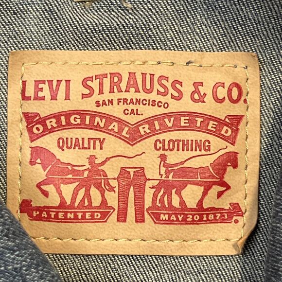 Levis Denim Vest Womens Small Sleeveless Trucker Jean Jacket Distressed Western - Picture 4 of 11